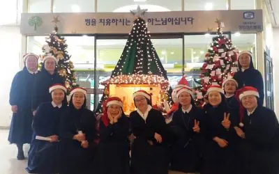 2019.12.01_성빈센트병원 병동에서 캐럴 부르는 수녀님들 모습입니다.